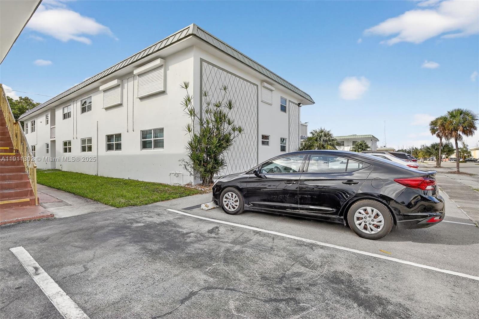 CRYSTAL COURT MANOR NO 7 - Residential