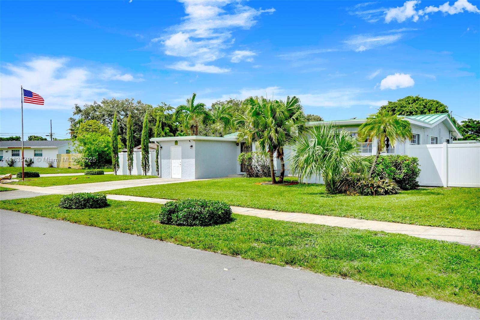 3511 Fairfax Dr