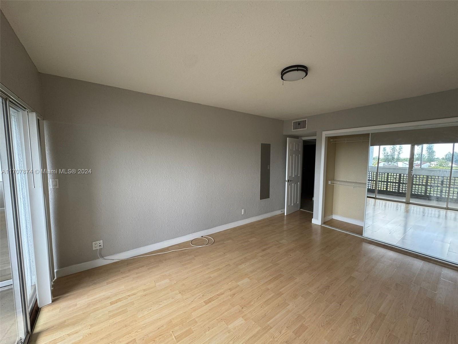 LAKES OF INVERRARY CONDO - Residential