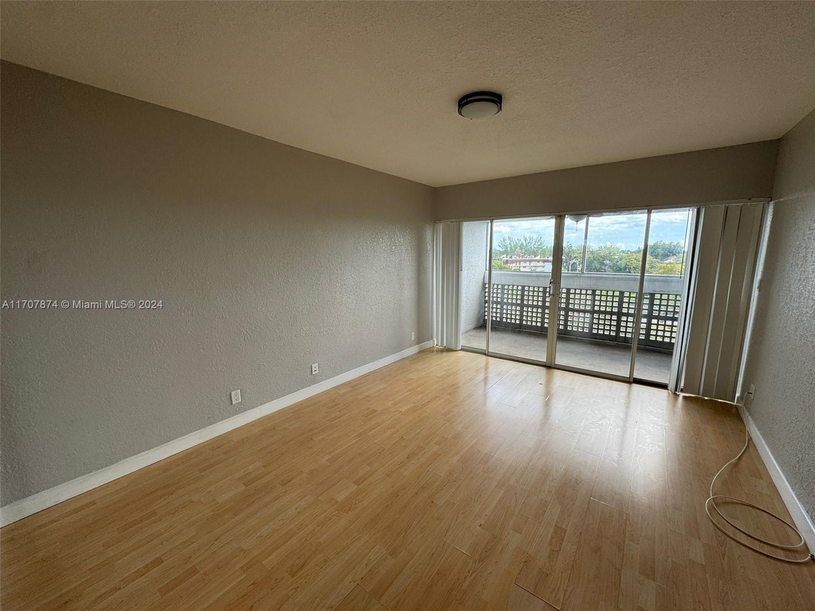 LAKES OF INVERRARY CONDO - Residential