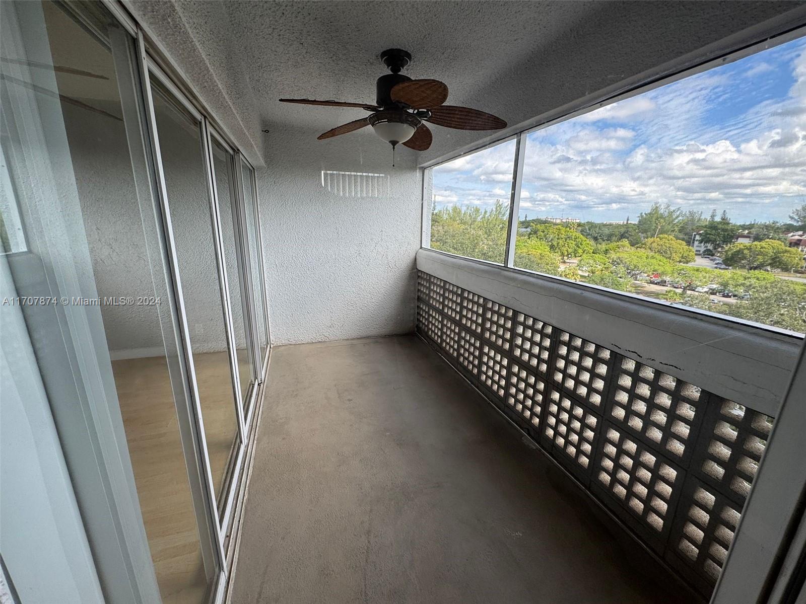 LAKES OF INVERRARY CONDO - Residential