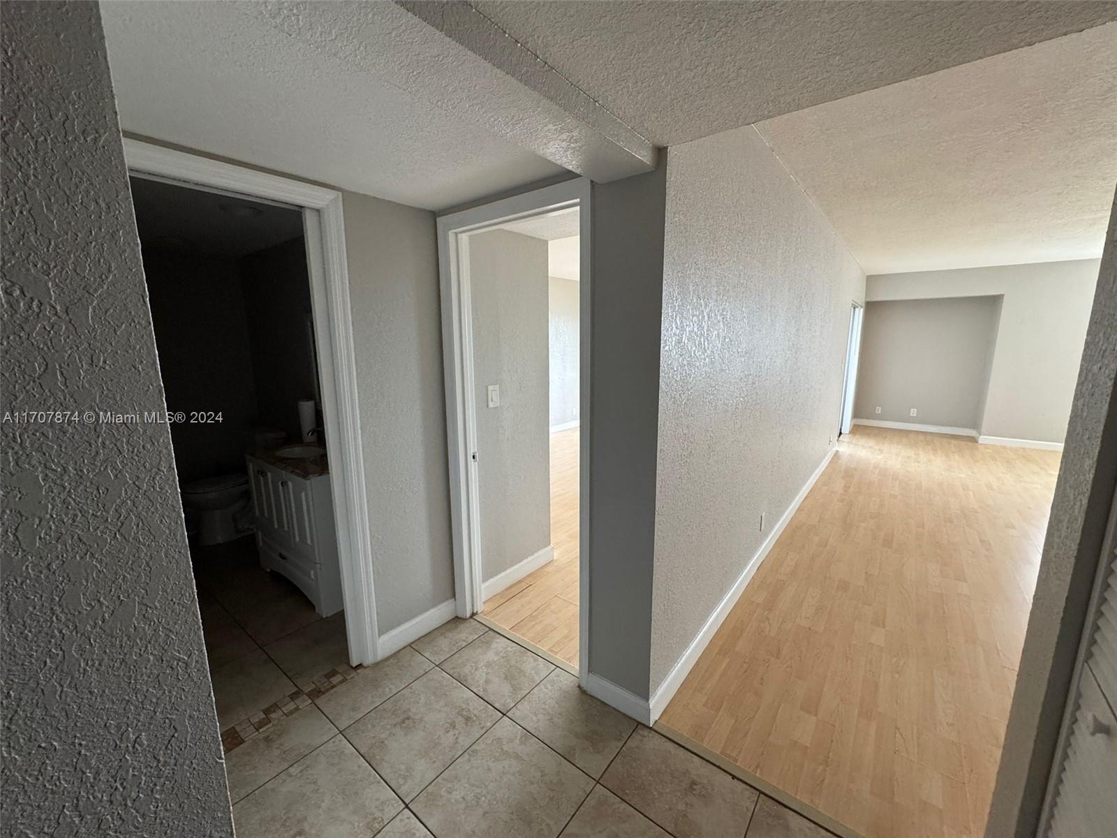 LAKES OF INVERRARY CONDO - Residential