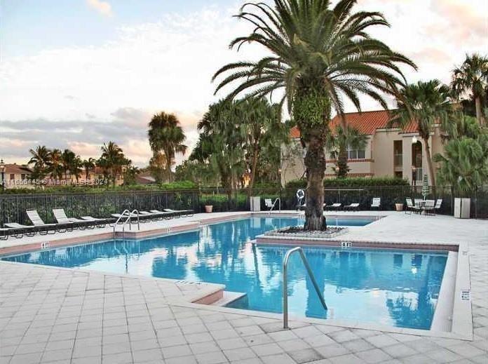 CORAL KEY CONDO - Residential