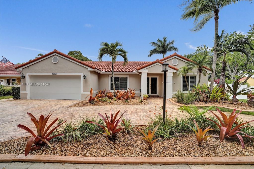 Photo of 13621 SW 18th St, Miramar, FL 33027 (MLS # A12010261)
