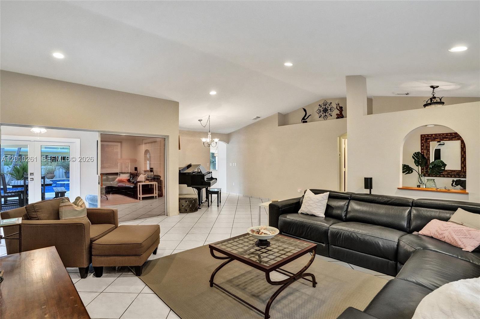 FLAMINGO ESTATES - Residential