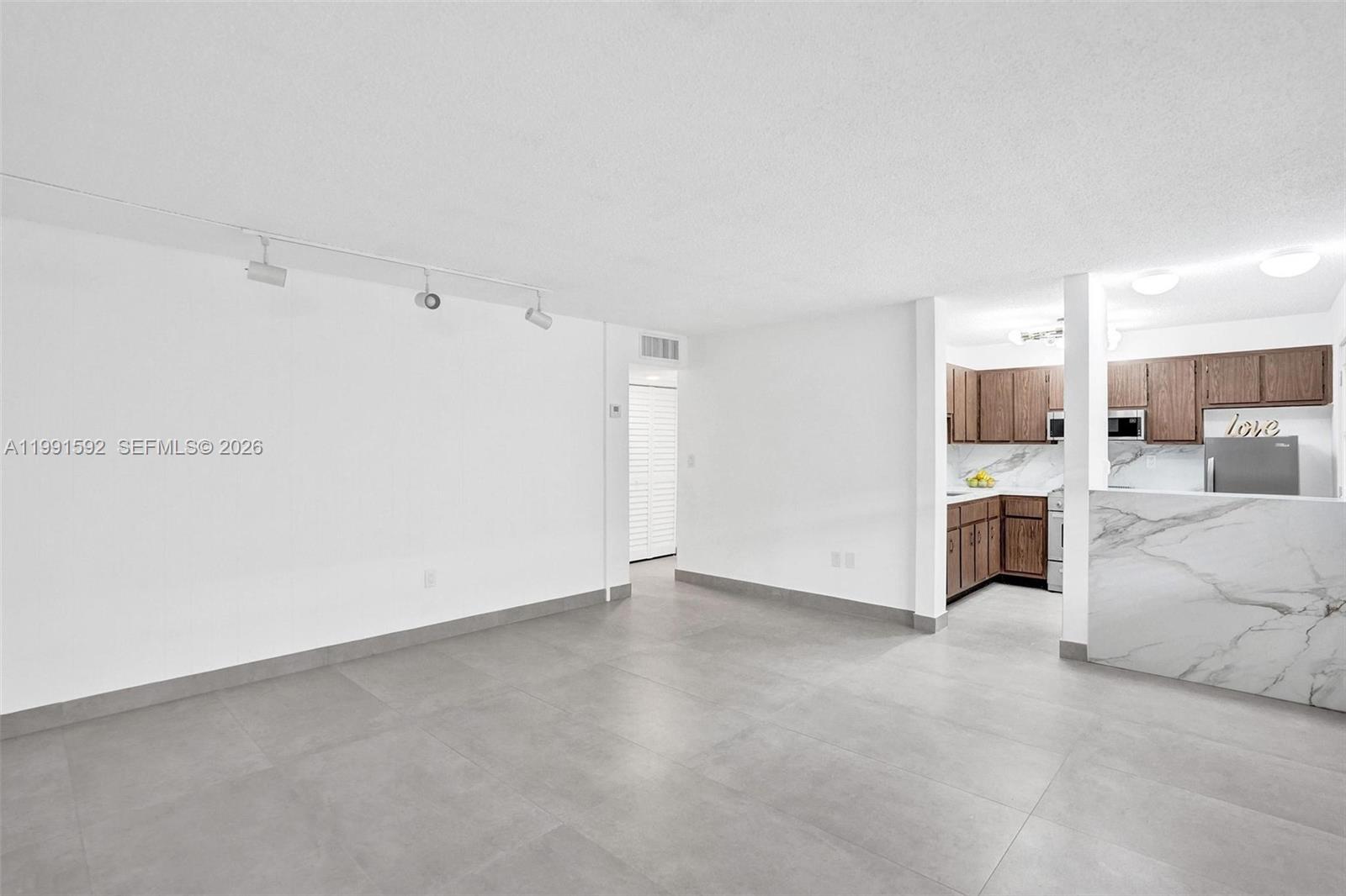 LAKEVIEW GARDENS CONDO - Residential Lease