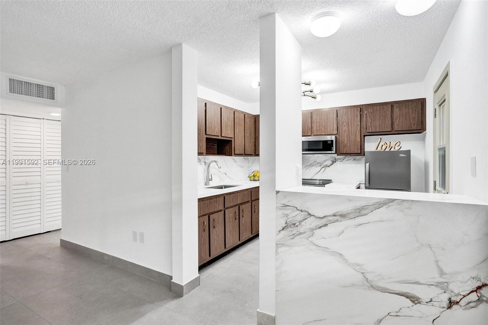 LAKEVIEW GARDENS CONDO - Residential Lease