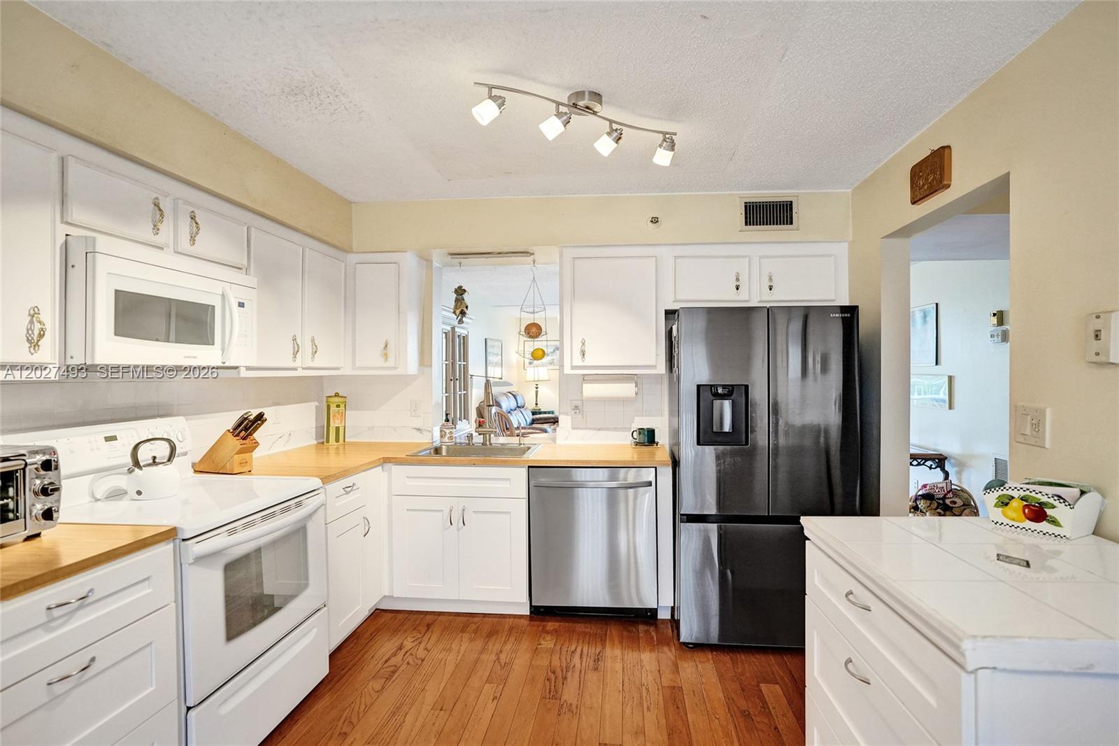WATERS EDGE TOWERS CONDO - Residential
