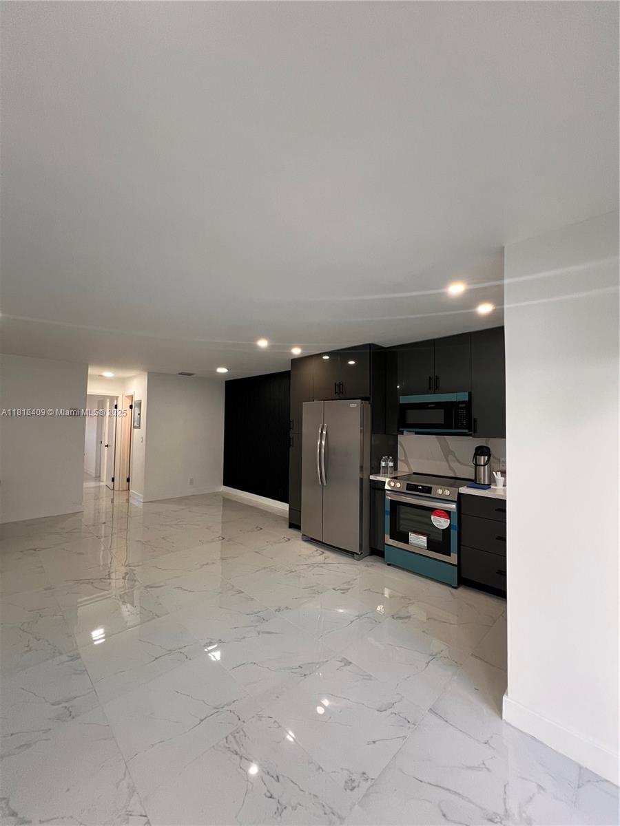 Property for Sale at 1818 Rodman St 2D, Hollywood, Broward County, Florida - Bedrooms: 1 
Bathrooms: 2  - $199,800