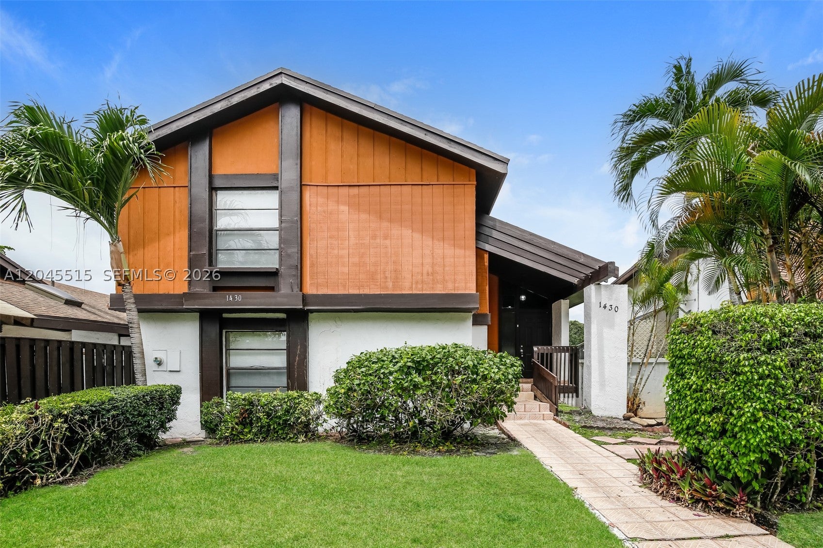 1430 W Sandpiper Cir - Image 1