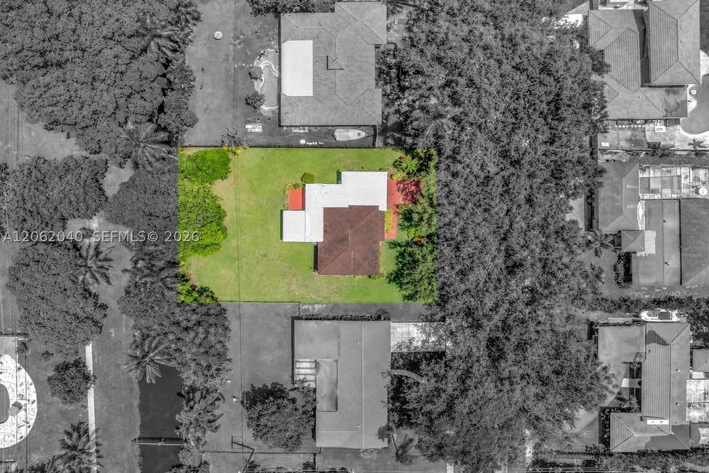 Photo of 861 Holly Ln, Plantation, FL 33317 (MLS # A12062040)