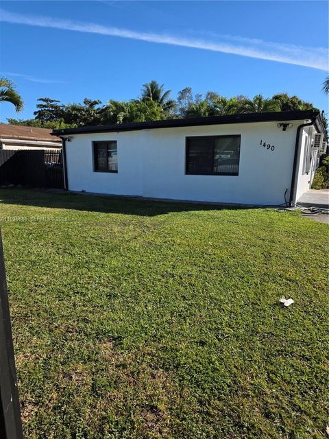 1490 NE 147th St Miami FL 33161