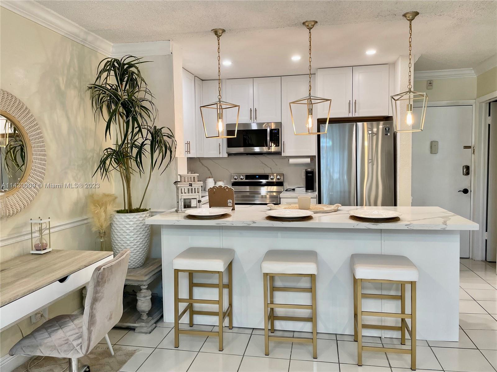 BEAUTIFUL AND FURNISHED APARTMENT WITH APLAIANCES INCLUDED IN A GREAL LOCATION!!