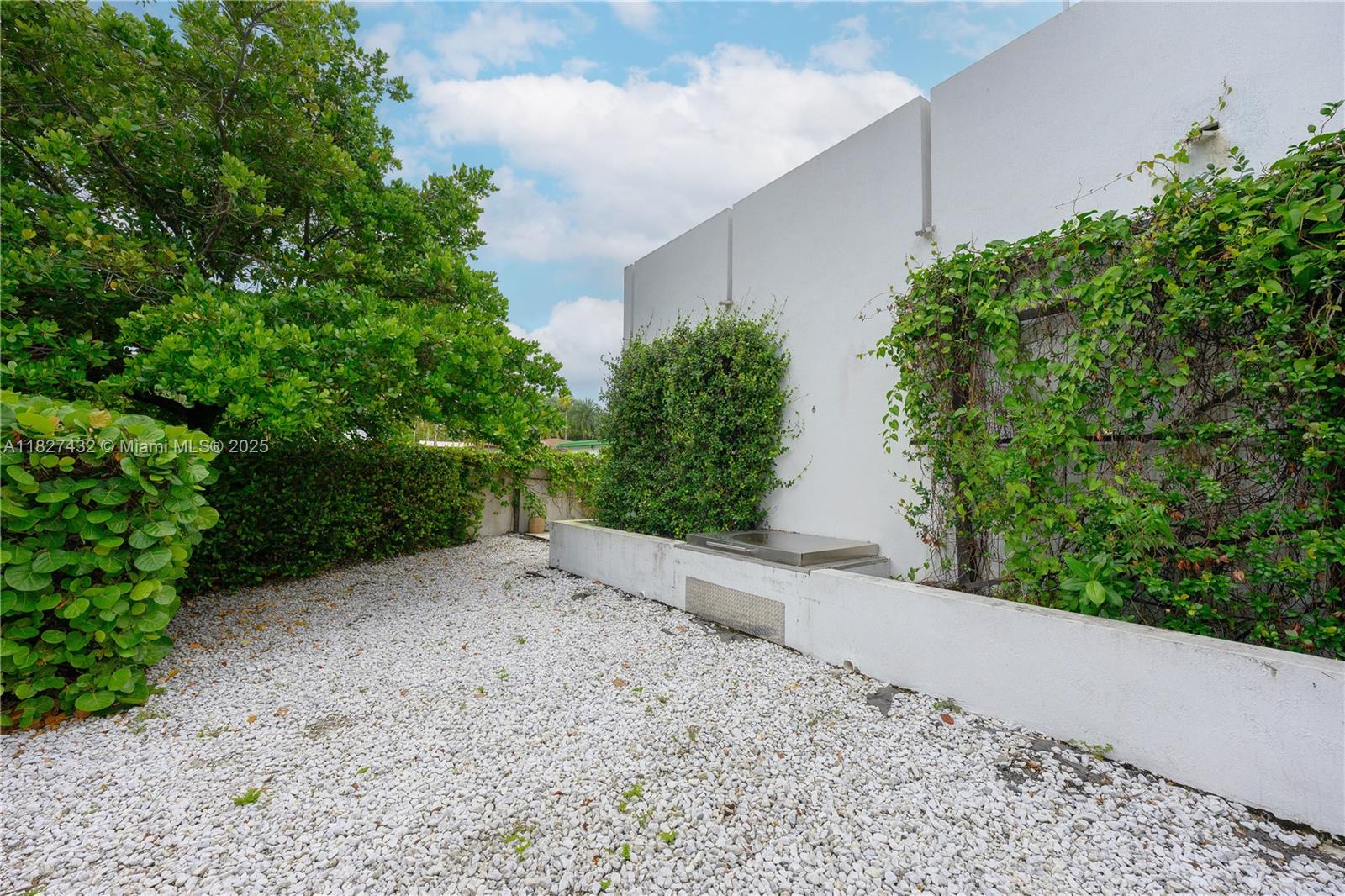 COUNTRY CLUB ESTATES SEC - Residential Lease