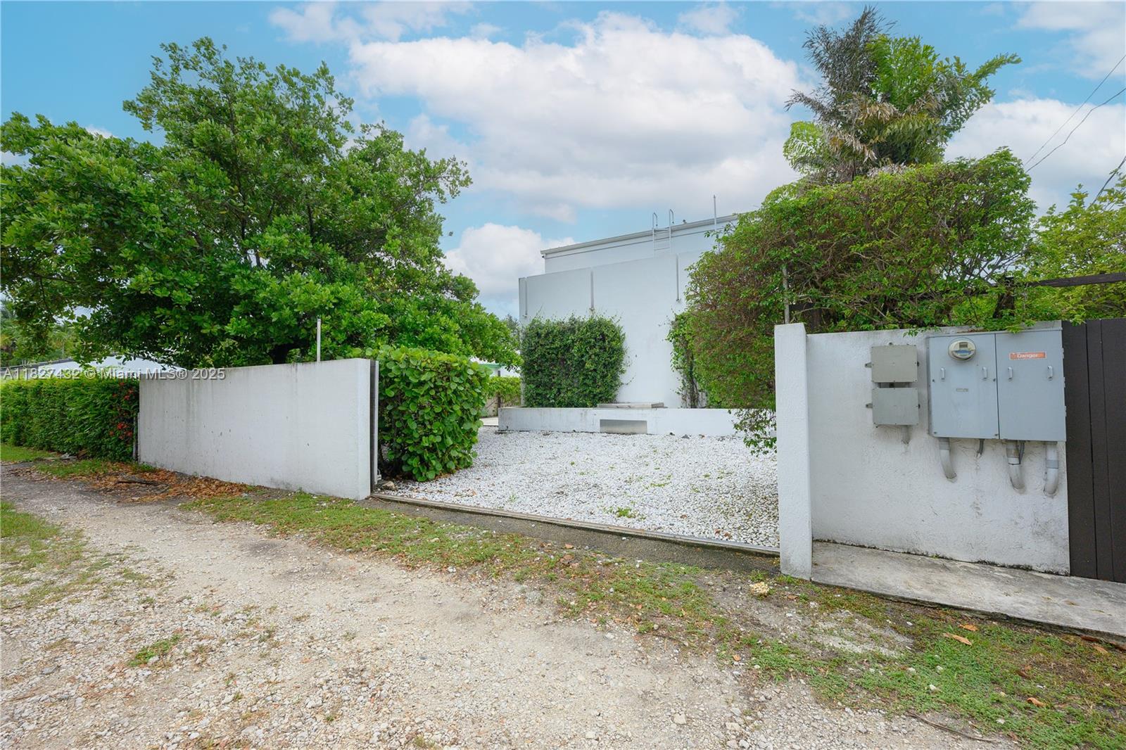 COUNTRY CLUB ESTATES SEC - Residential Lease