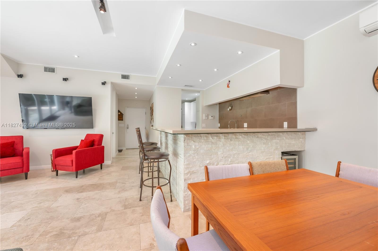 COUNTRY CLUB ESTATES SEC - Residential Lease