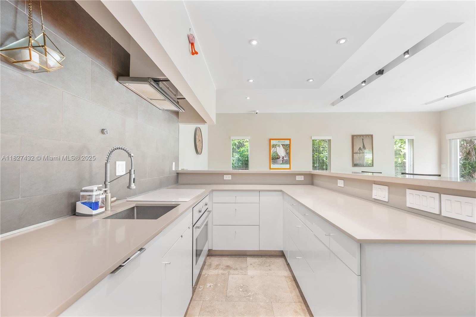 COUNTRY CLUB ESTATES SEC - Residential Lease