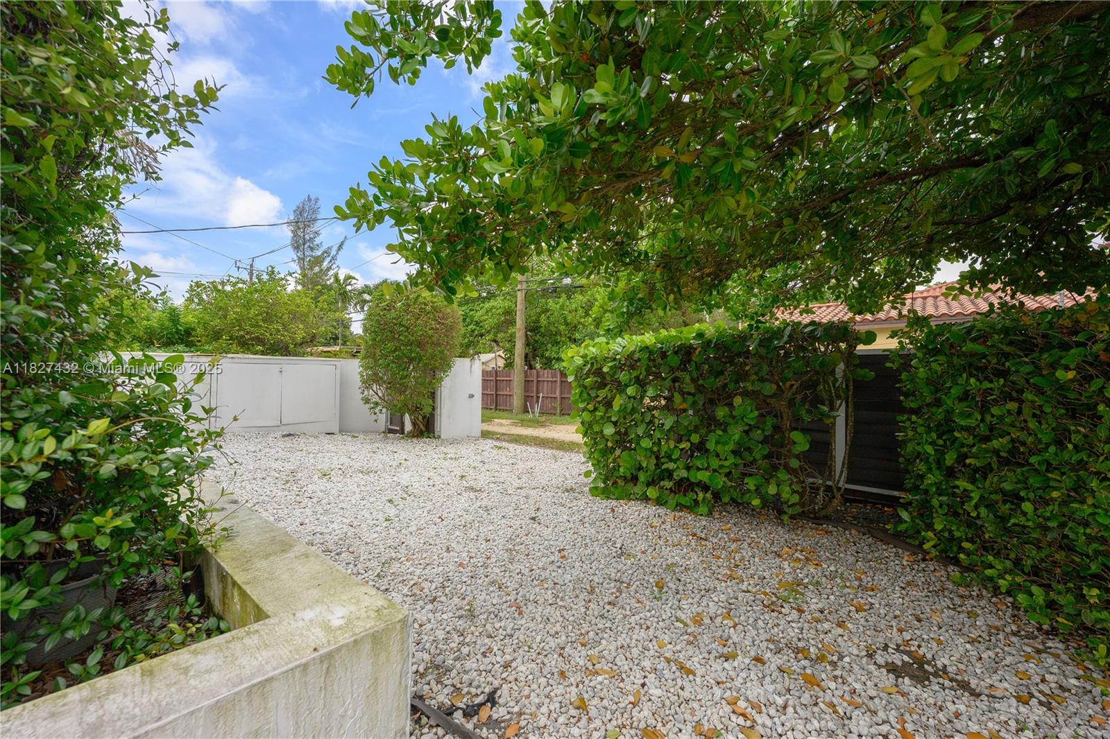 COUNTRY CLUB ESTATES SEC - Residential Lease