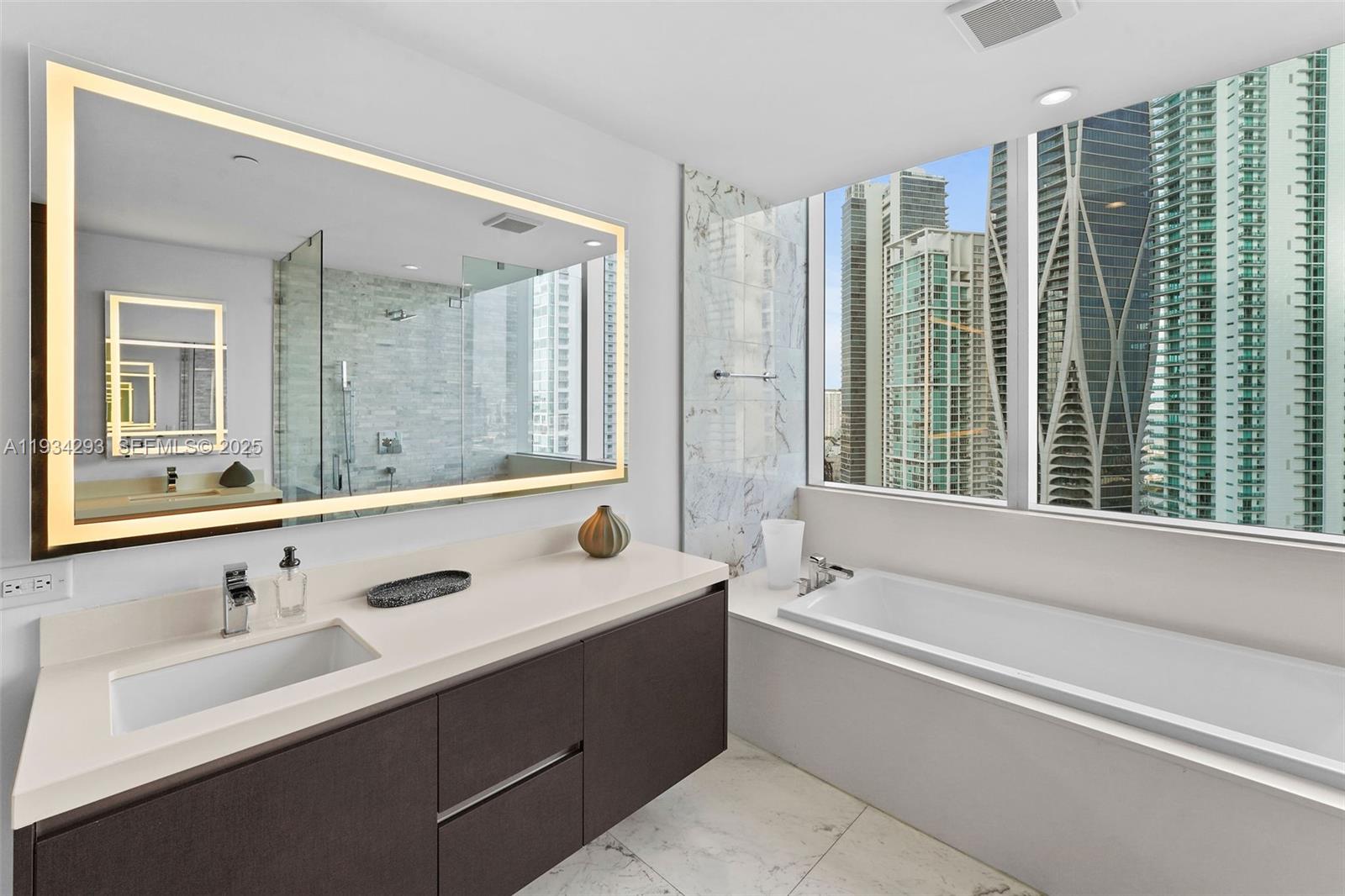 PARAMOUNT MIAMI WORLDCEN - Residential