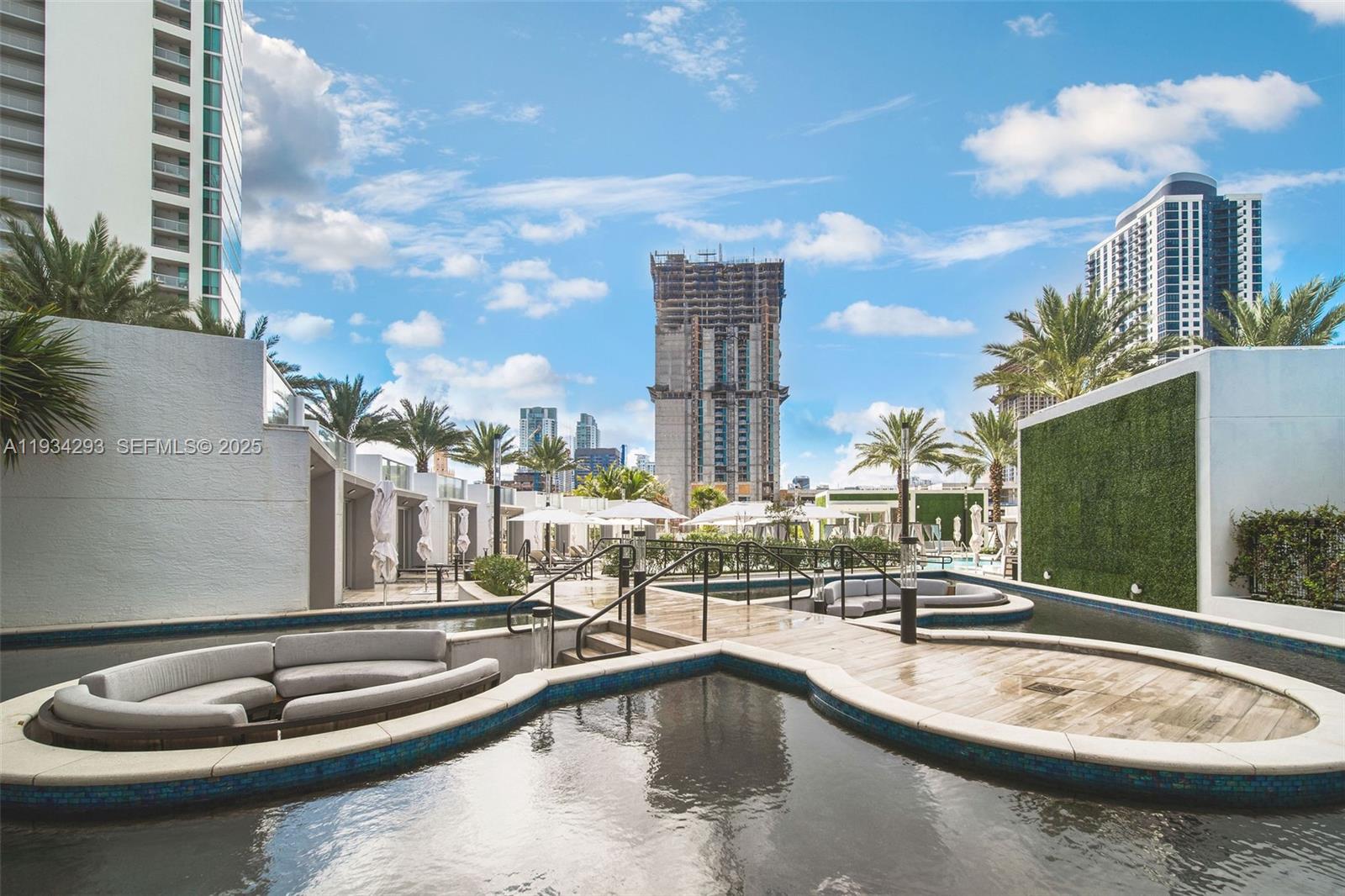 PARAMOUNT MIAMI WORLDCEN - Residential