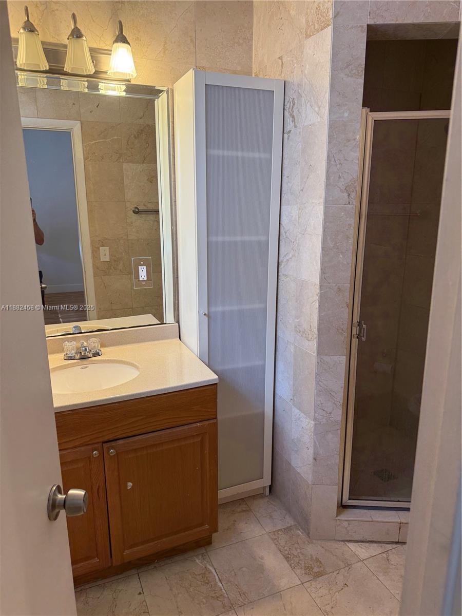 EVENING STAR CONDO - Residential Lease