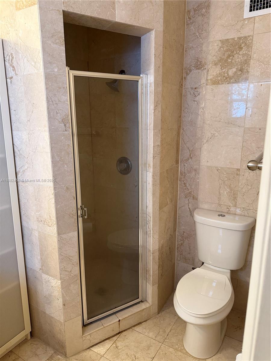 EVENING STAR CONDO - Residential Lease