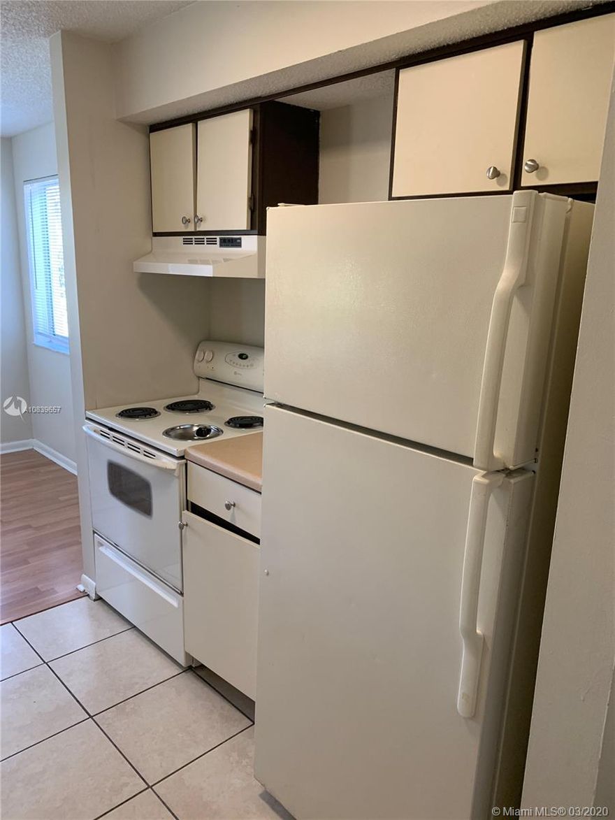 Lovely 1BR/1BA Corner Unit. Cash or pre-approval if financing!  Washer and dryer inside the unit, New laminated floors in living areas and new tiled floors in bathroom. Don't miss this opportunity! Great community with property management on site, clubhouse. pool, jacuzzi, and exercise room Gated Community.TENANT OCCUPIED USE SHOW ASSIST TO SCHEDULE A SHOWING.