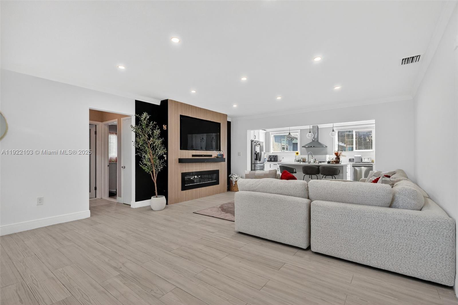 SCOTT LAKE MANOR SEC 5 - Residential Lease