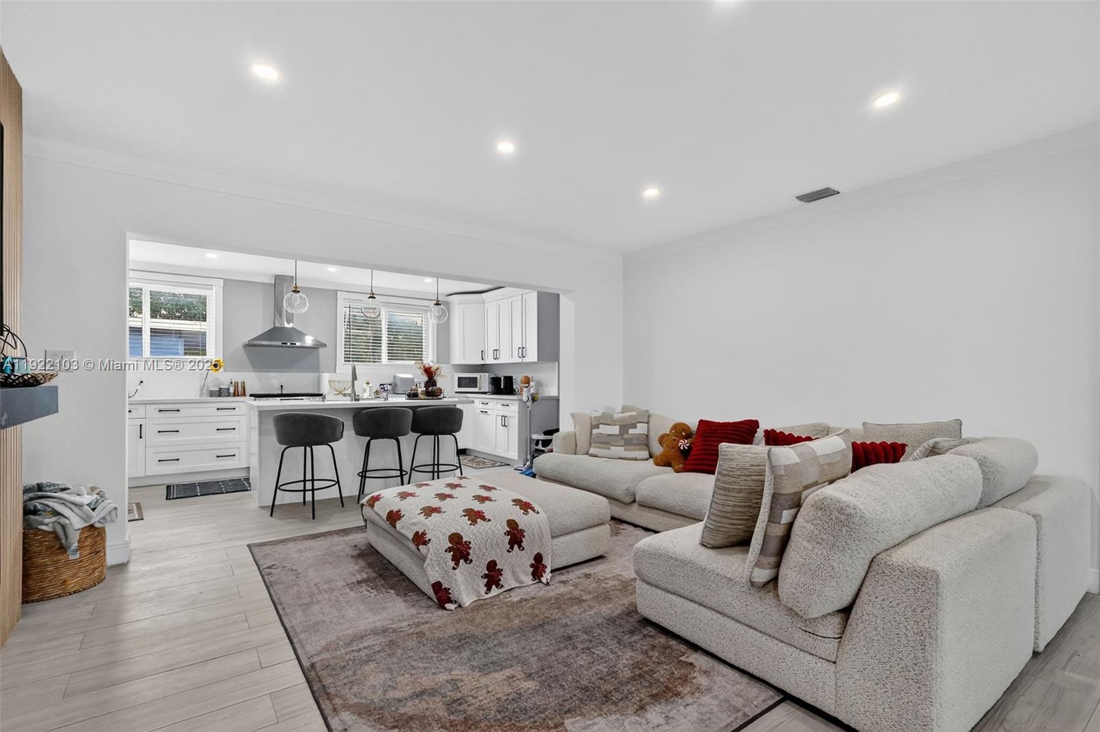 SCOTT LAKE MANOR SEC 5 - Residential Lease