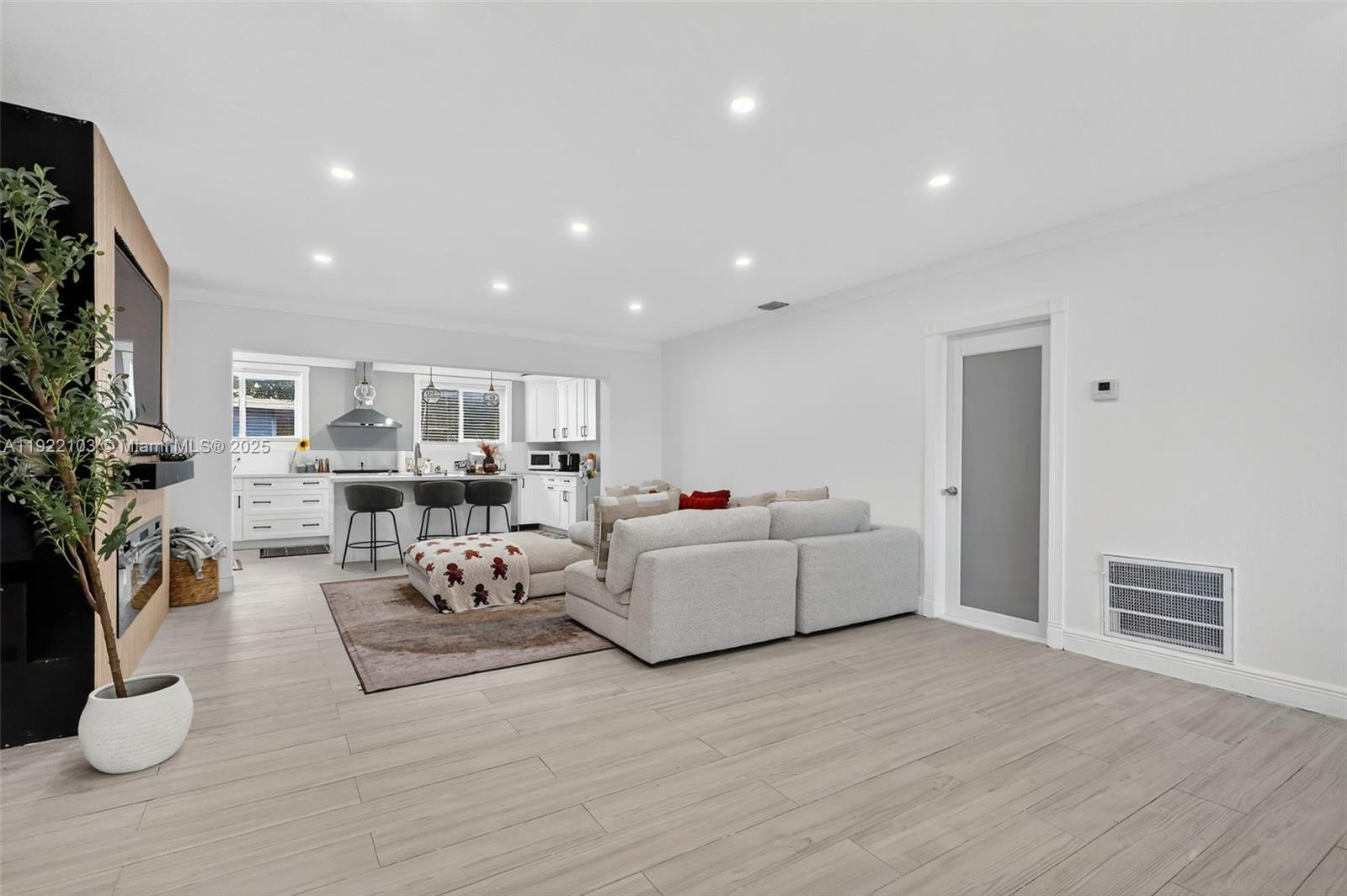 SCOTT LAKE MANOR SEC 5 - Residential Lease