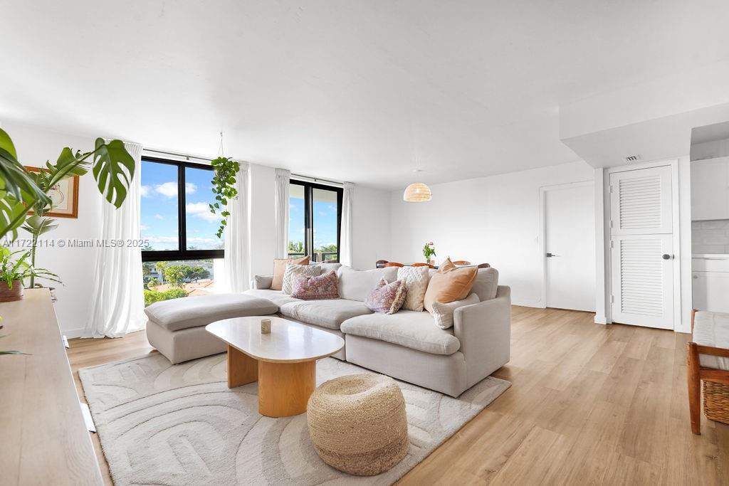 GUILDFORD CONDO - Residential