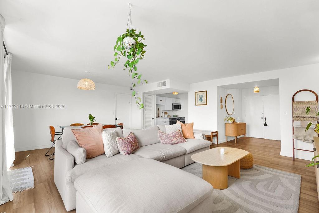 GUILDFORD CONDO - Residential