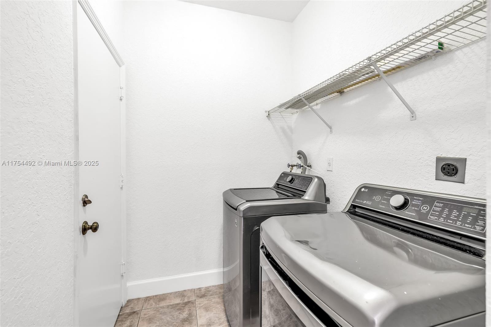 CORSICA PLACE - Residential