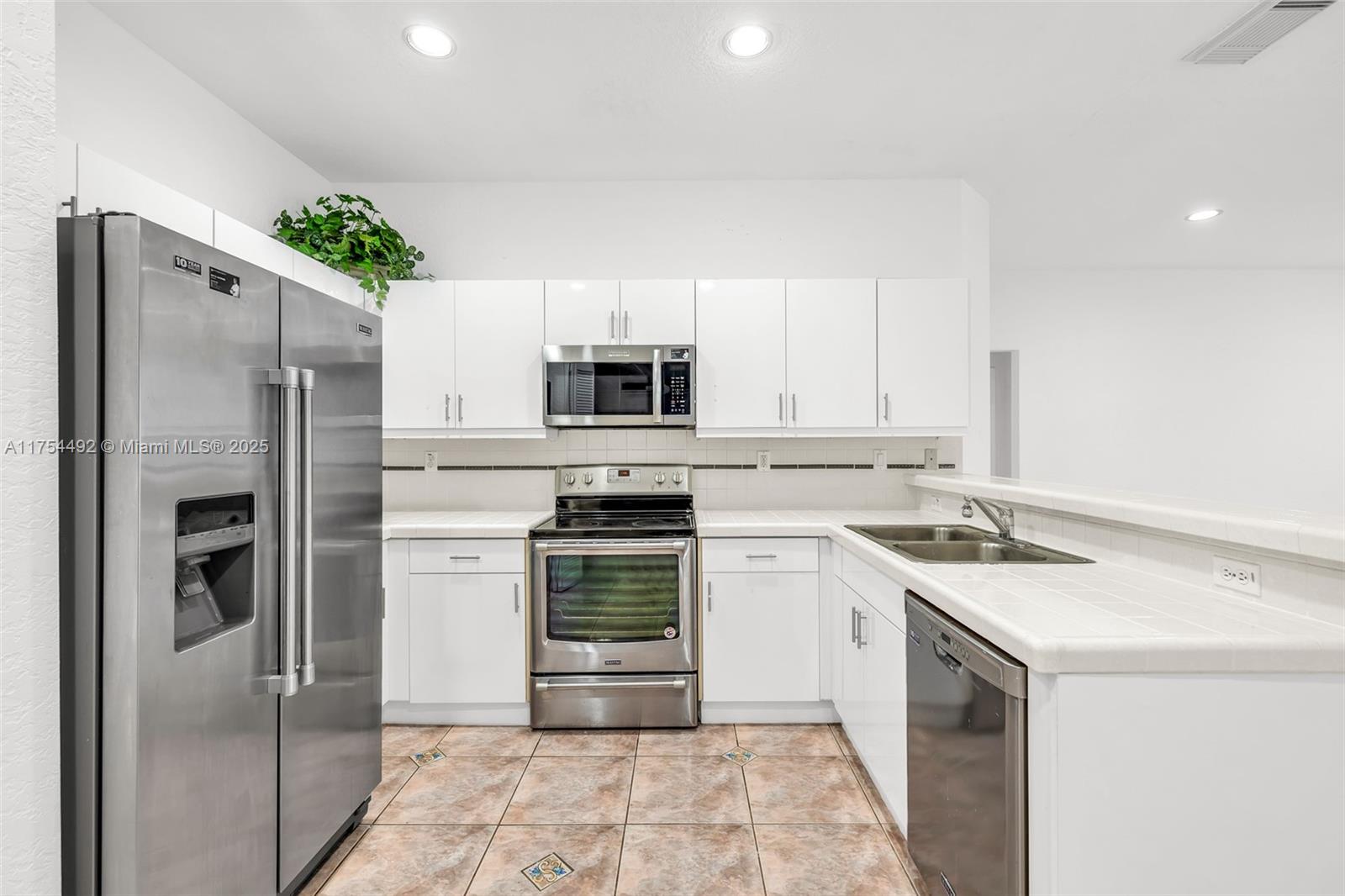 CORSICA PLACE - Residential