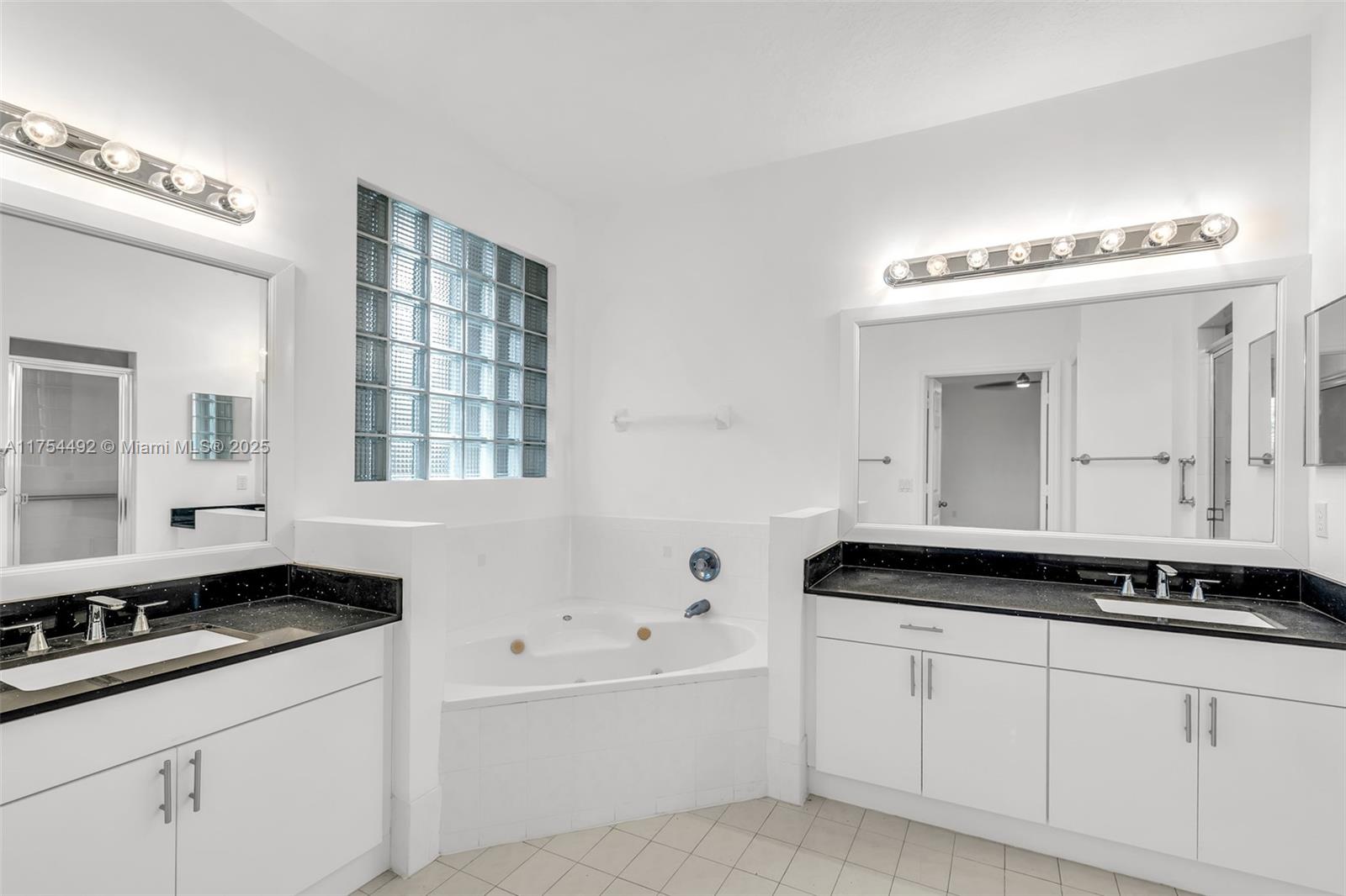 CORSICA PLACE - Residential