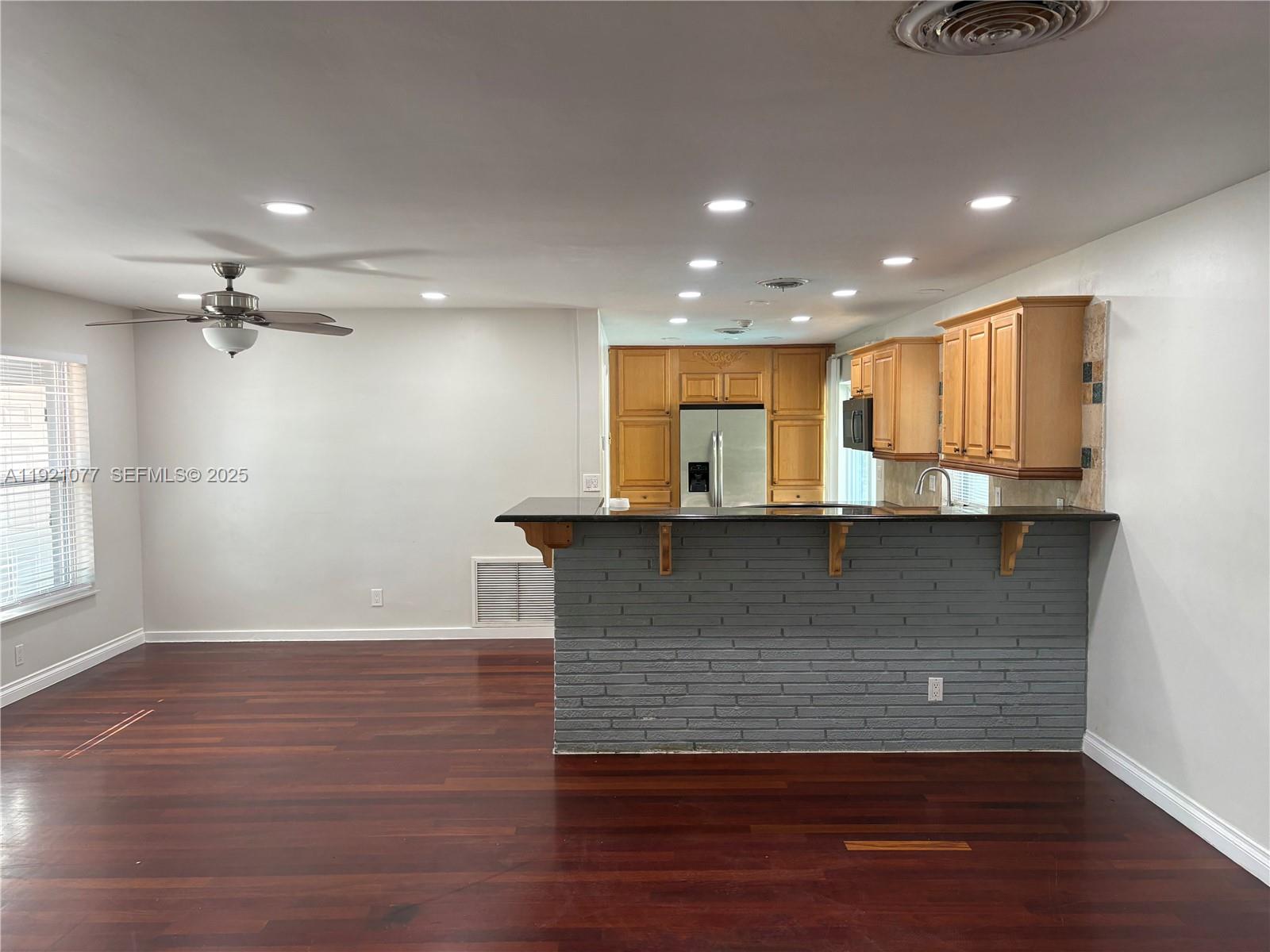 HOLLYWOOD HILLS - Residential Lease