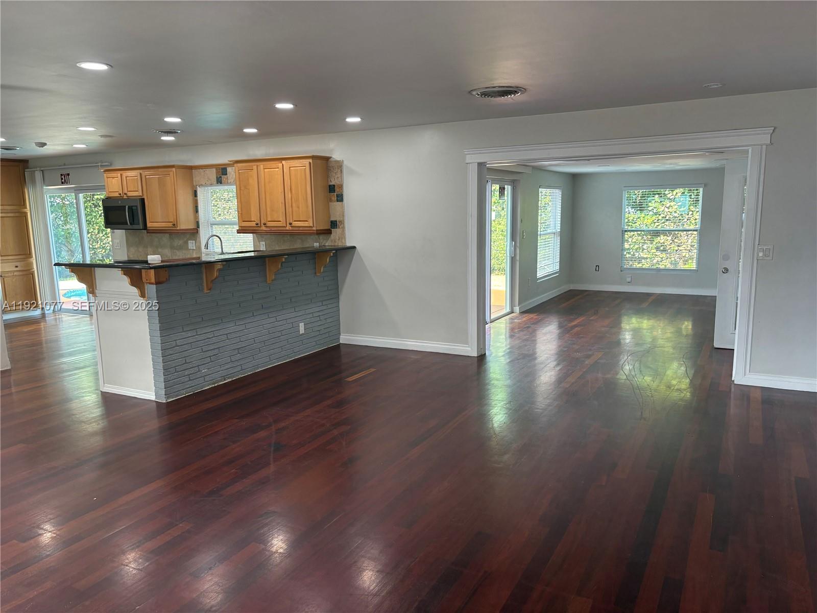 HOLLYWOOD HILLS - Residential Lease