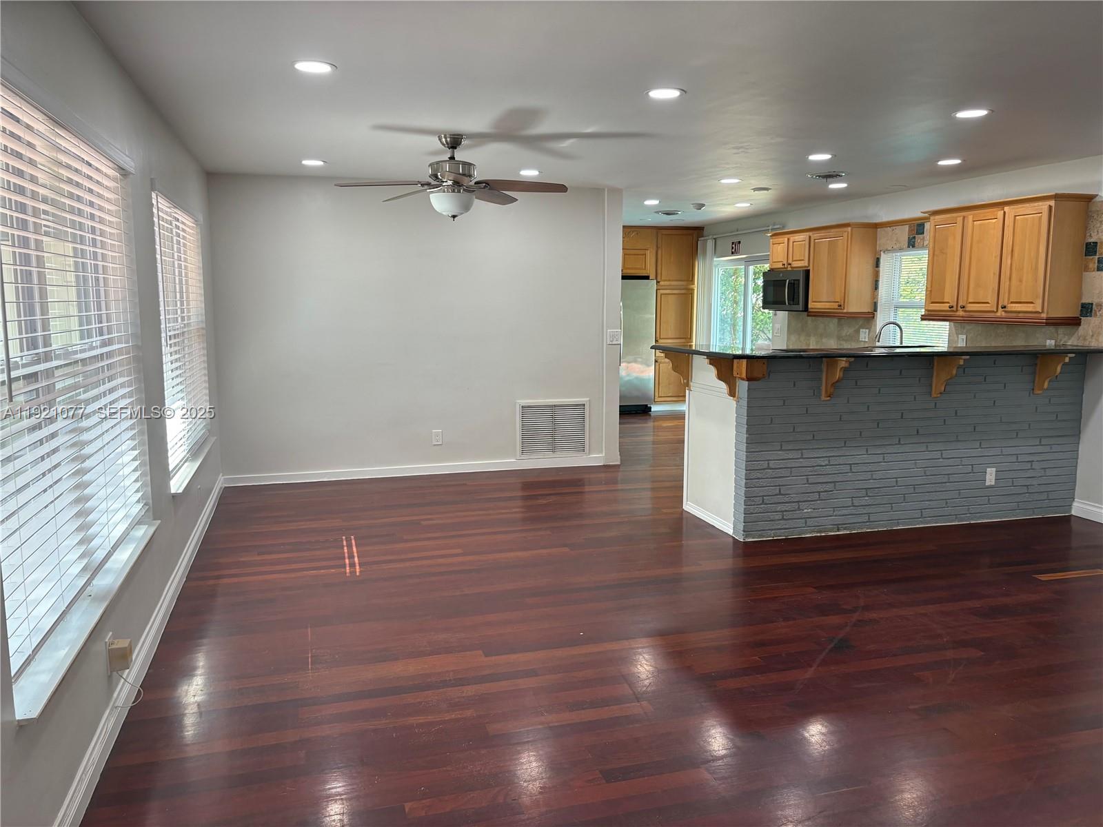 HOLLYWOOD HILLS - Residential Lease