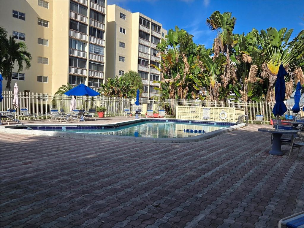 Photo of 900 NE 12th Ave #608, Hallandale Beach, FL 33009 (MLS # A11665592)