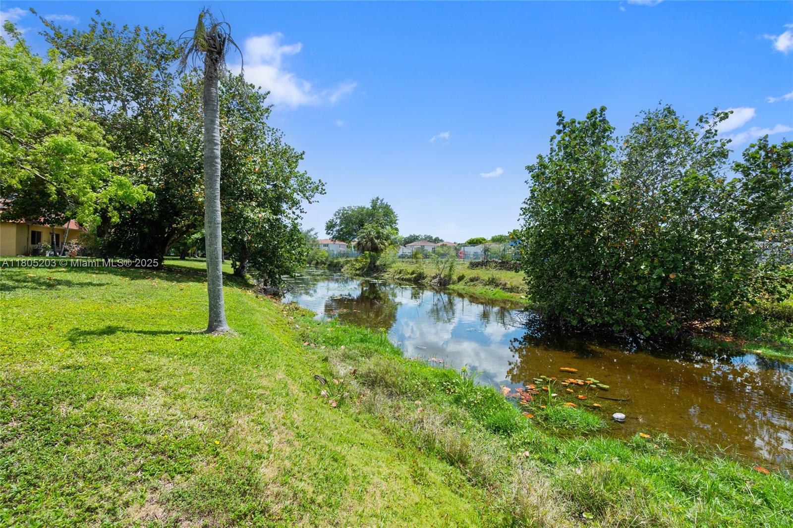 LA PLACIDA SECTION 1 COND - Residential