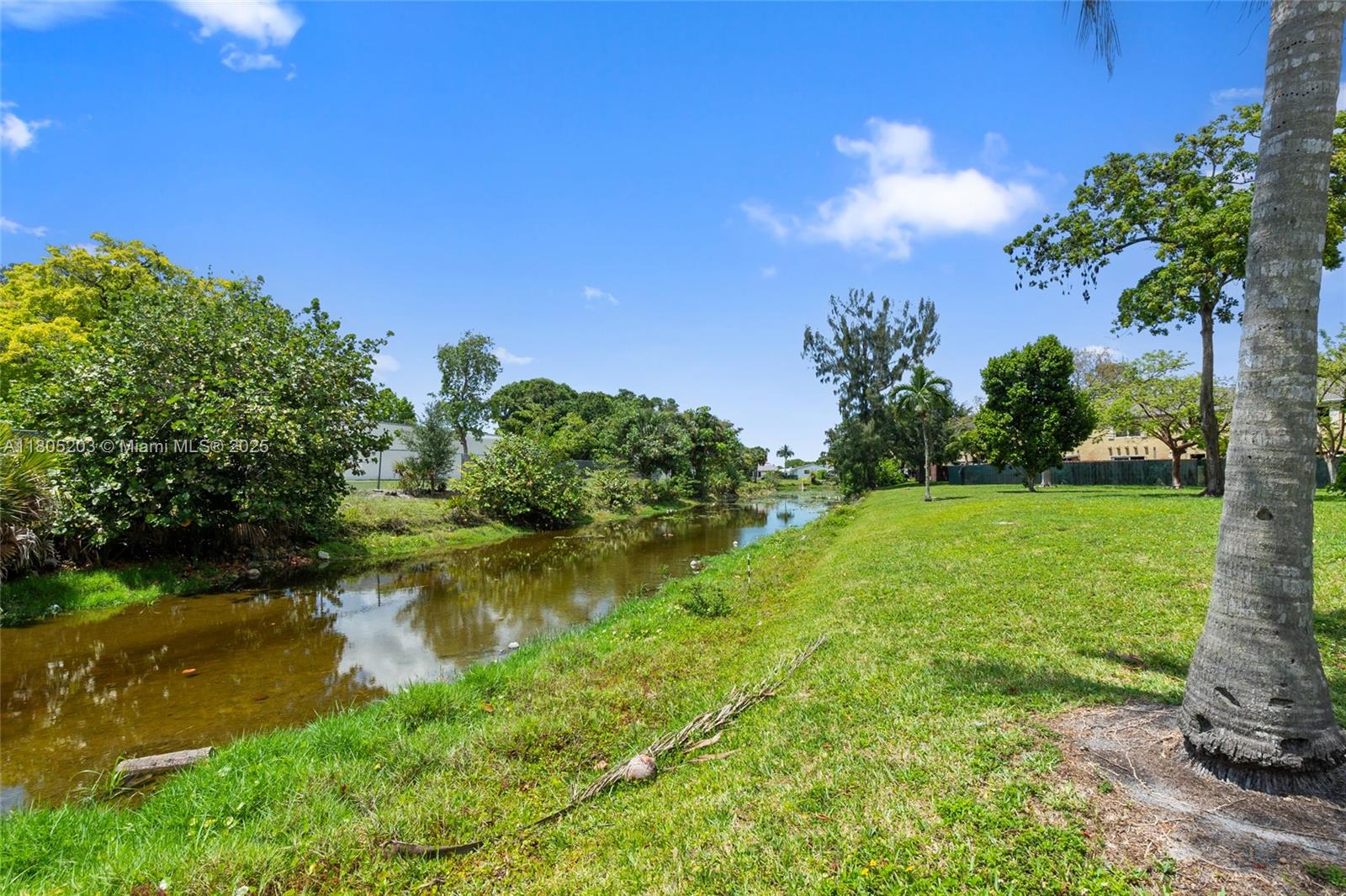 LA PLACIDA SECTION 1 COND - Residential