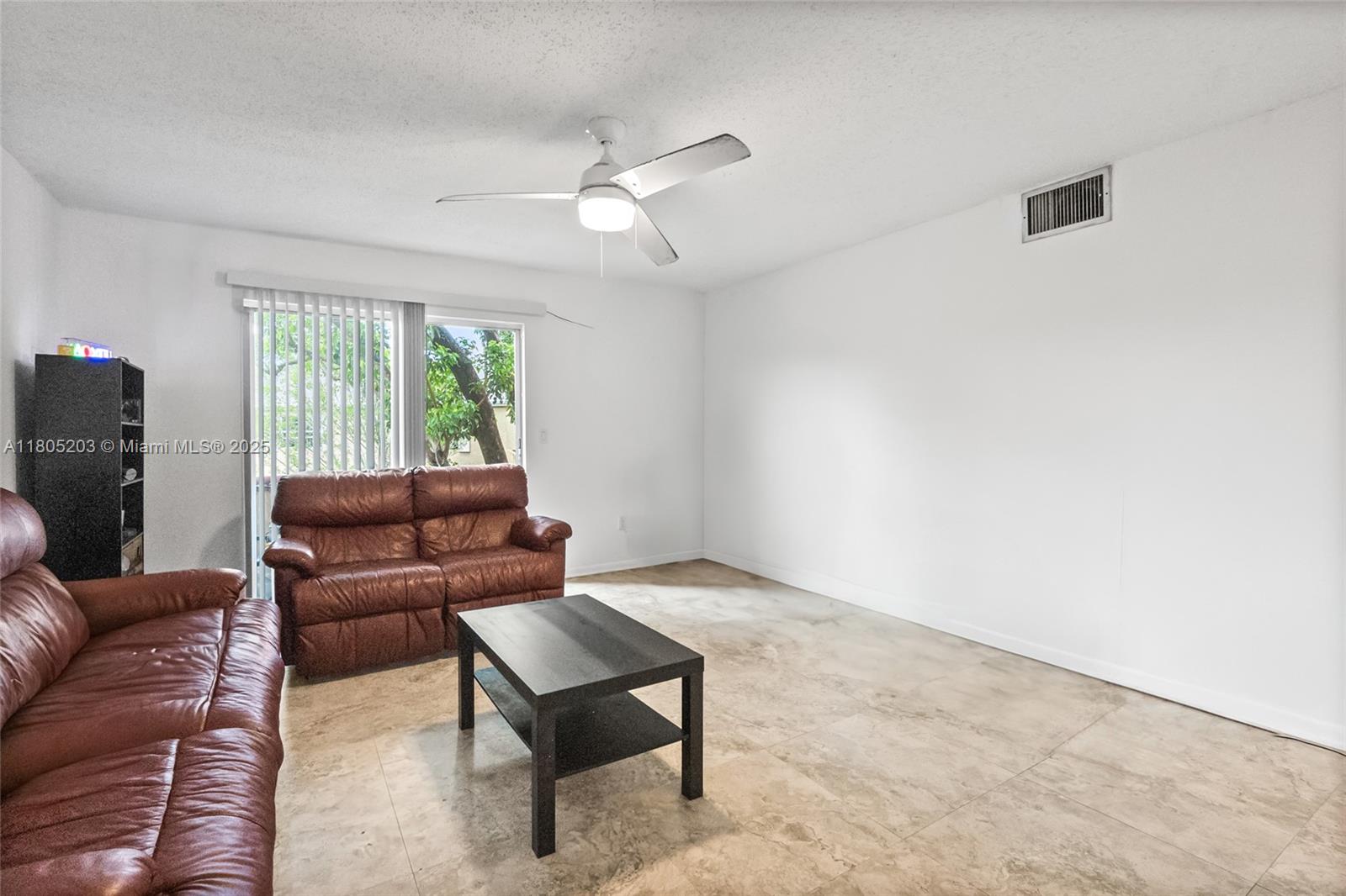 LA PLACIDA SECTION 1 COND - Residential