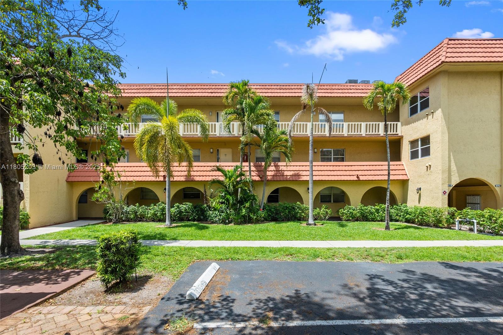 LA PLACIDA SECTION 1 COND - Residential