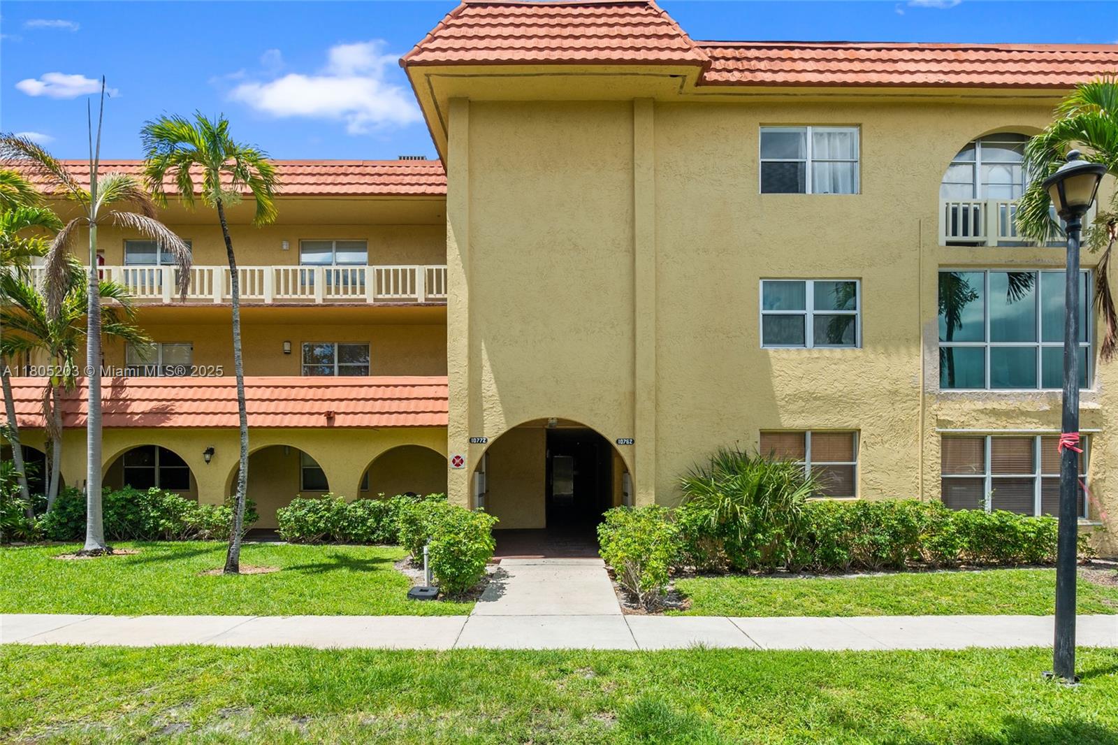Property for Sale at 10772 La Placida Dr 7-203, Coral Springs, Broward County, Florida - Bedrooms: 2 
Bathrooms: 2  - $195,000