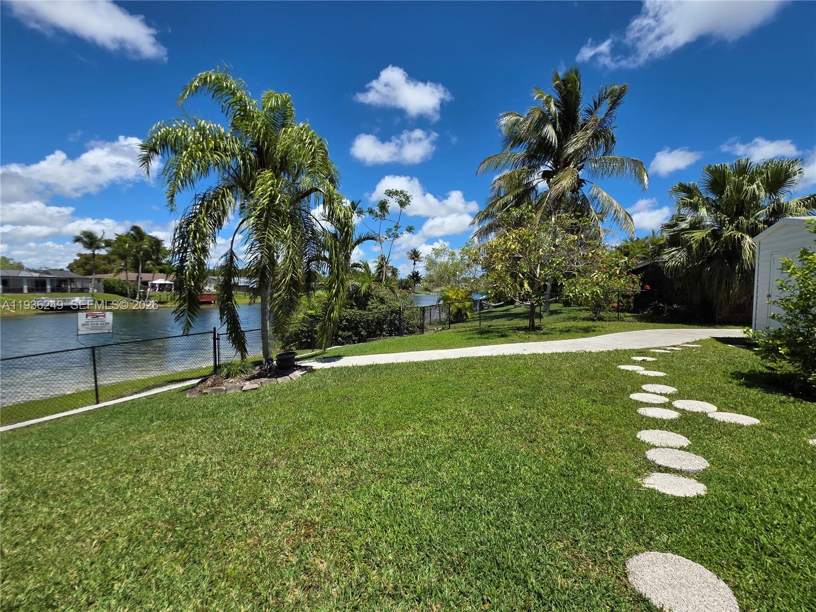 KENDALE LAKES SEC EIGHT - Residential