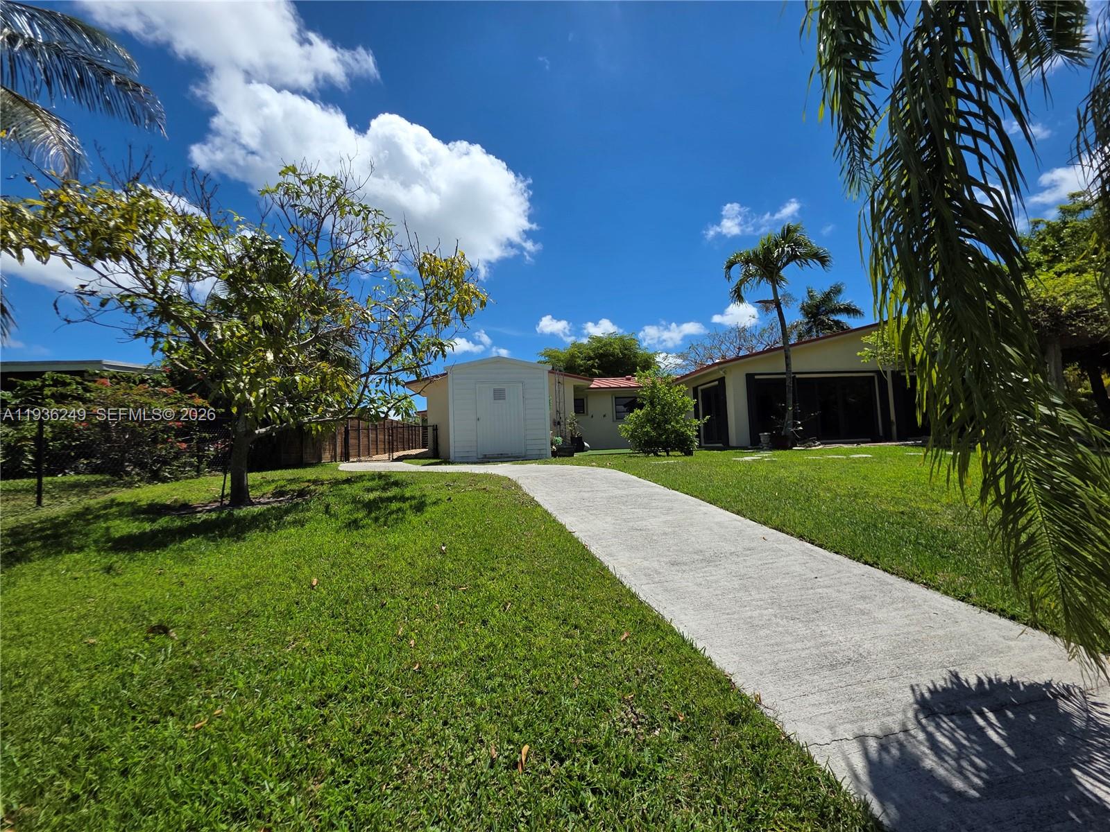 KENDALE LAKES SEC EIGHT - Residential