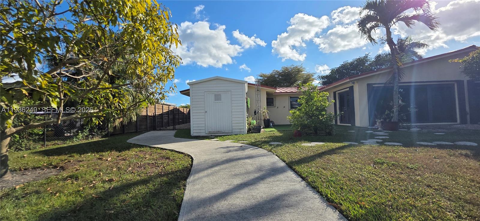 KENDALE LAKES SEC EIGHT - Residential