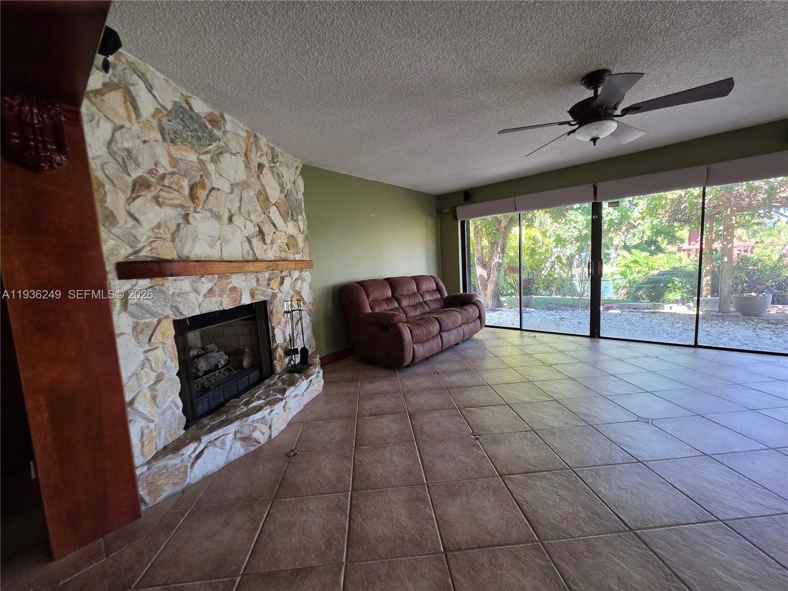 KENDALE LAKES SEC EIGHT - Residential