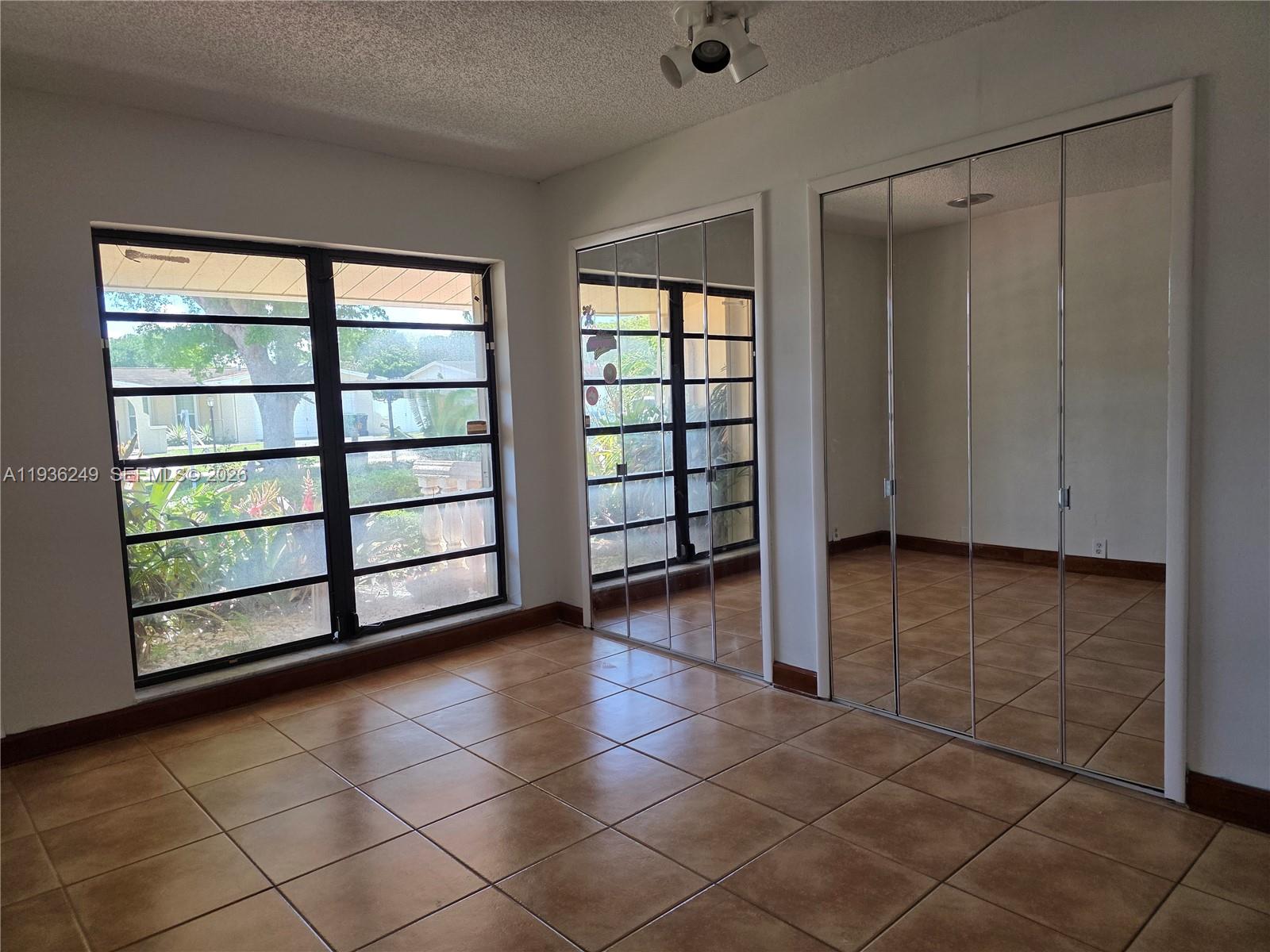 KENDALE LAKES SEC EIGHT - Residential