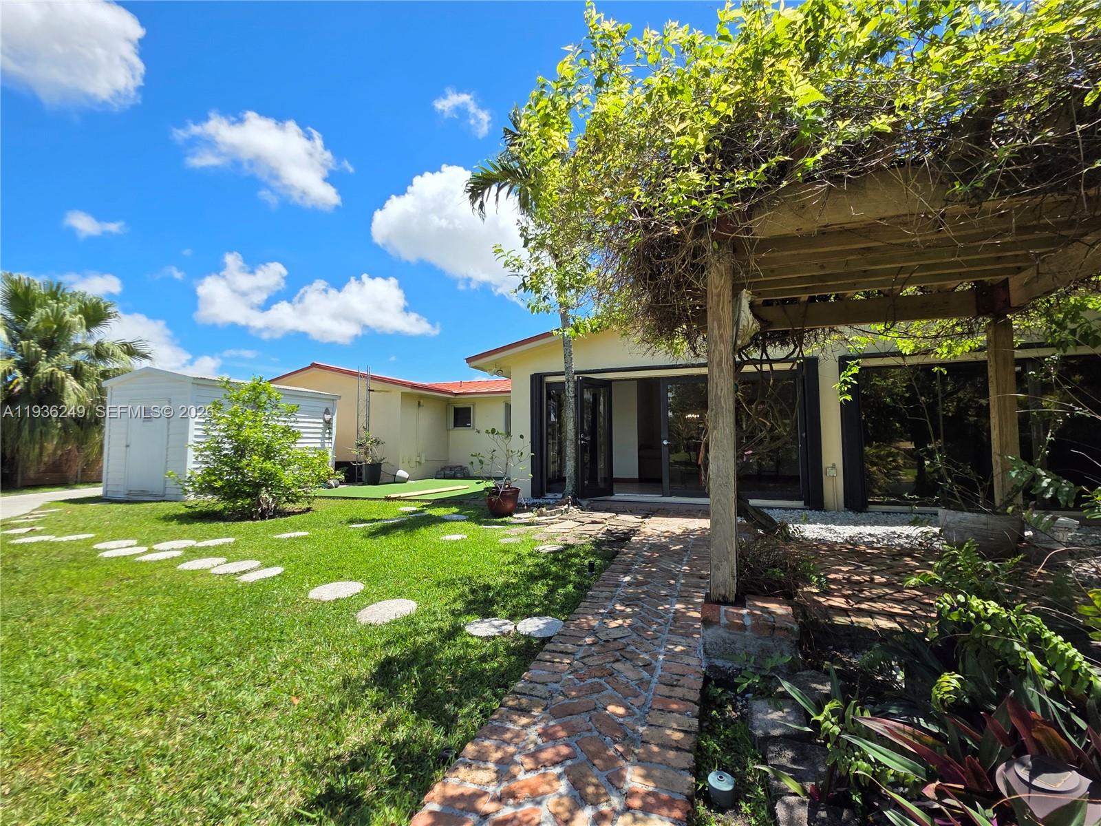 KENDALE LAKES SEC EIGHT - Residential